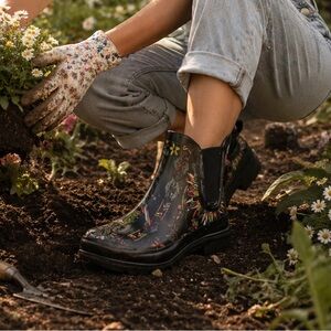 Black & Multi Paisley Printed Gardening / Outdoor / Rain Boots